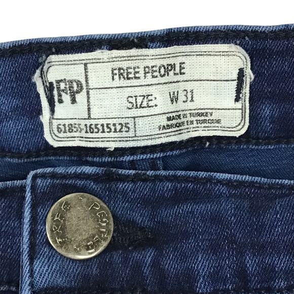 FREE PEOPLE Exposed Button Fly Crop Rolled Dark Indigo Blue Raw Hem Jeans sz 31 - Picture 4 of 10